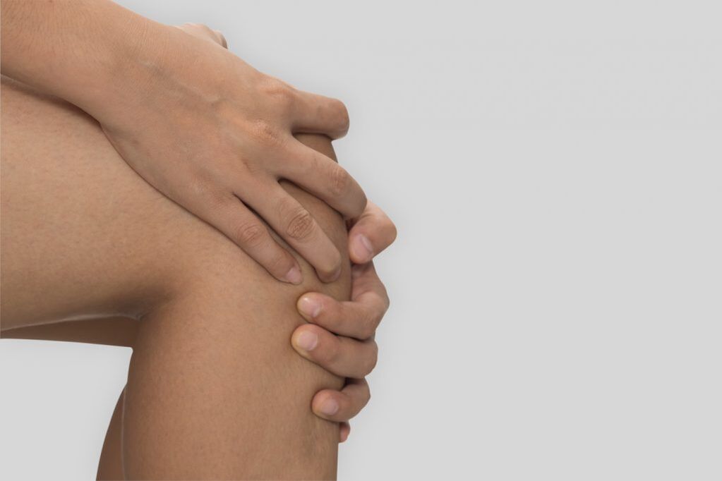 Artrose van het kniegewricht, gepaard gaand met beperkte beweging en pijn in de knie