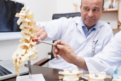 De redenen voor de ontwikkeling van osteochondrose van de wervelkolom