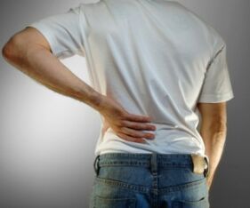 Lage rugpijn is een symptoom van osteochondrose